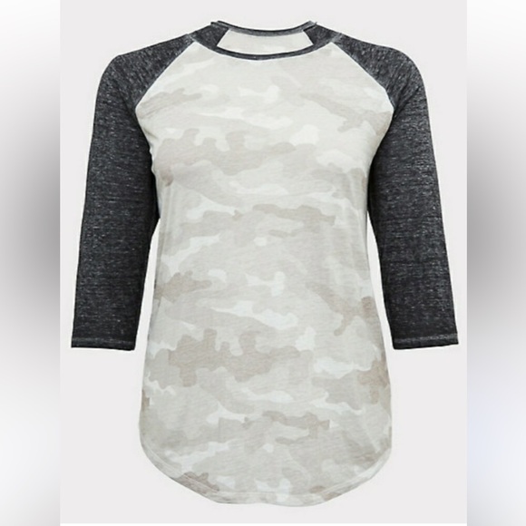 Torrid Classic Fit Raglan FEATHERLIGHT SLUB CAMO GREY Size 1X - Picture 2 of 8